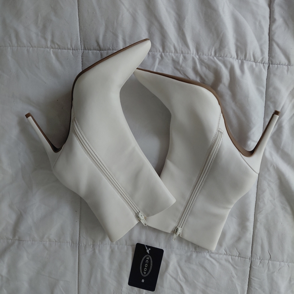 🌟 Scoop Elegant White Ankle Boots Size 8